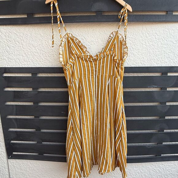 Fanco Button-Front Ruffle Trim Sundress w/Tie Straps in Mustard/White | Medium - Picture 2 of 8